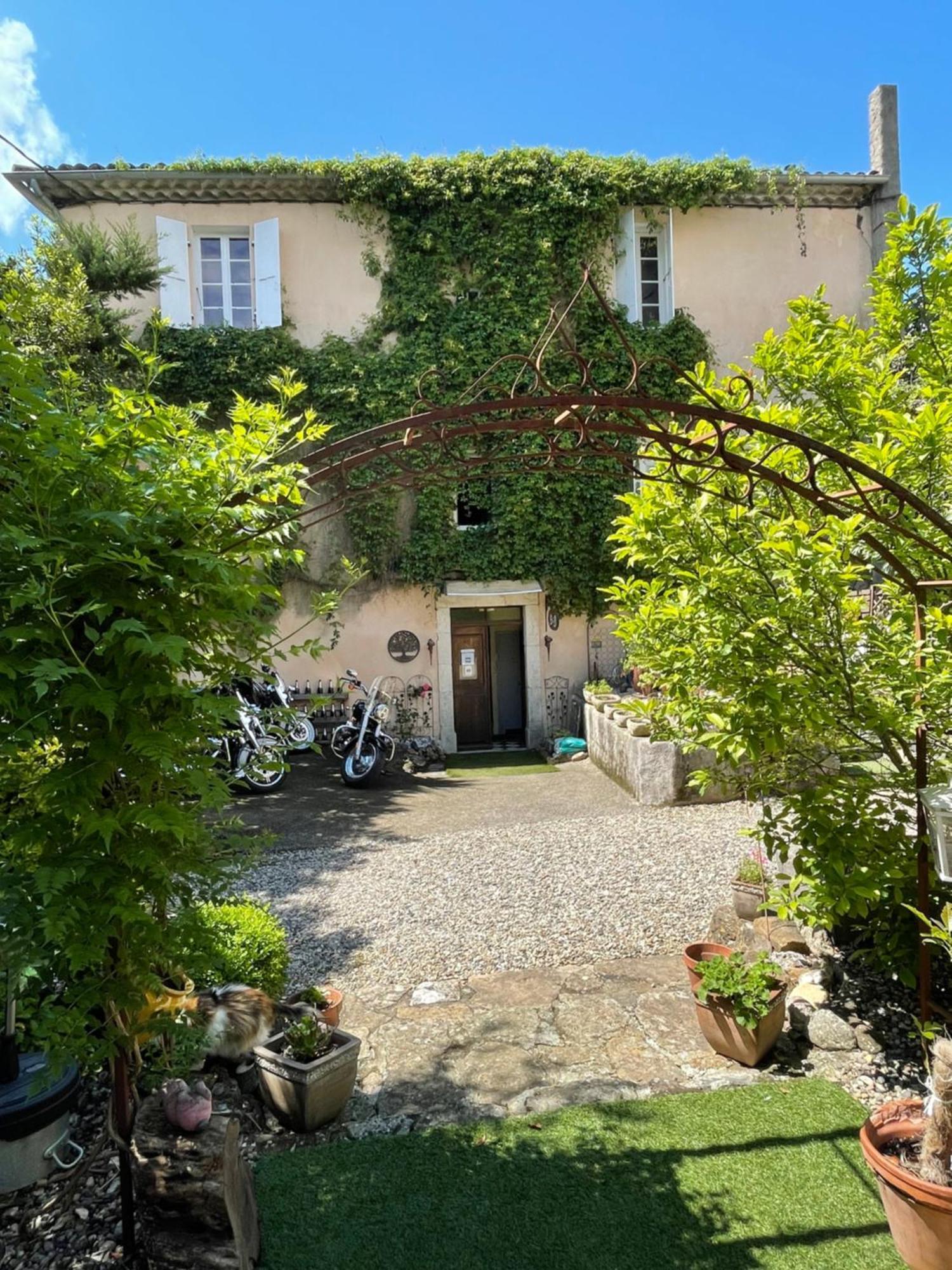 Maison Du Manoir Vallon-Pont-dʼArc Екстериор снимка